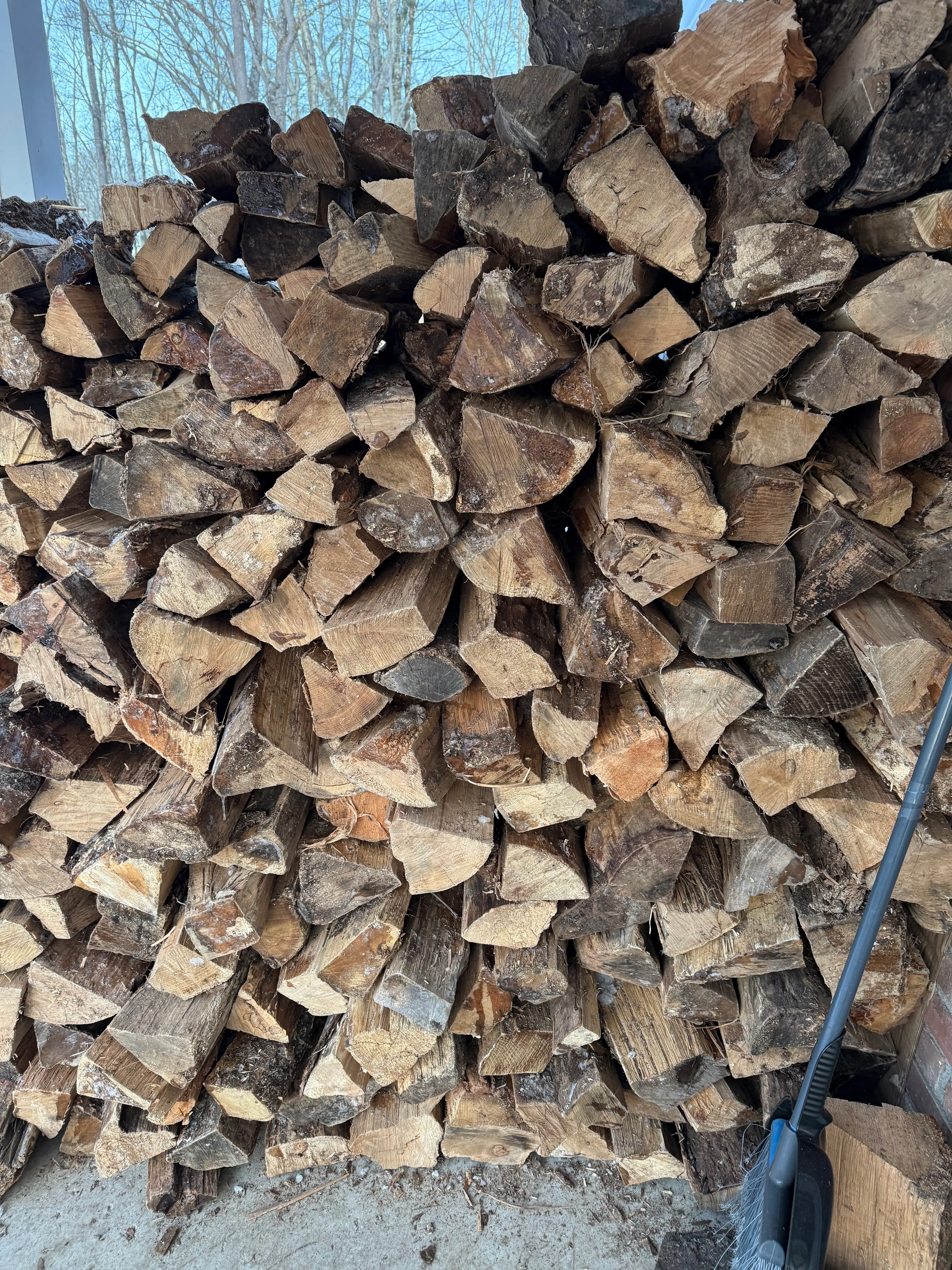 Premium split and seasoned firewood for sale in Dutchess County